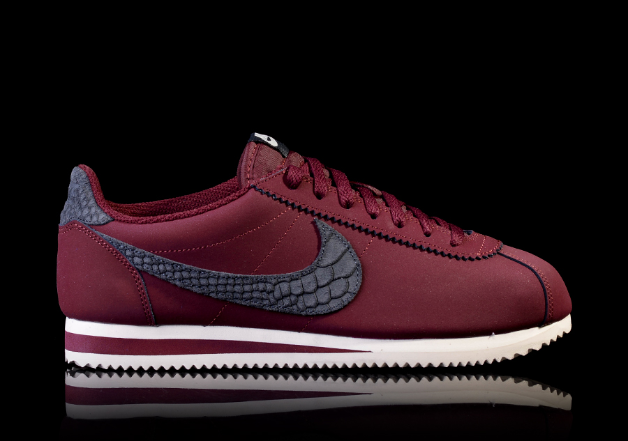 NIKE CLASSIC CORTEZ LEATHER SE NIGHT MAROON SAIL pour 80 00