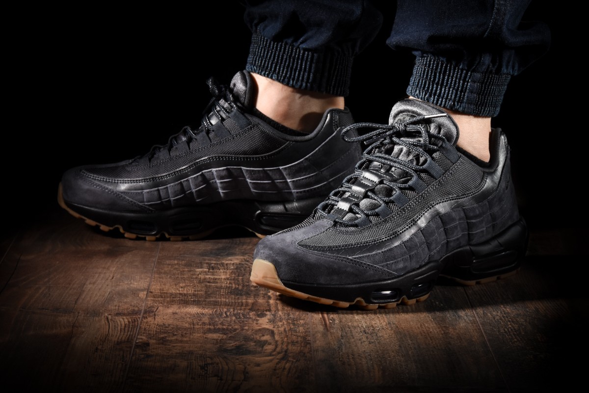 NIKE AIR MAX 95 SE BLACK