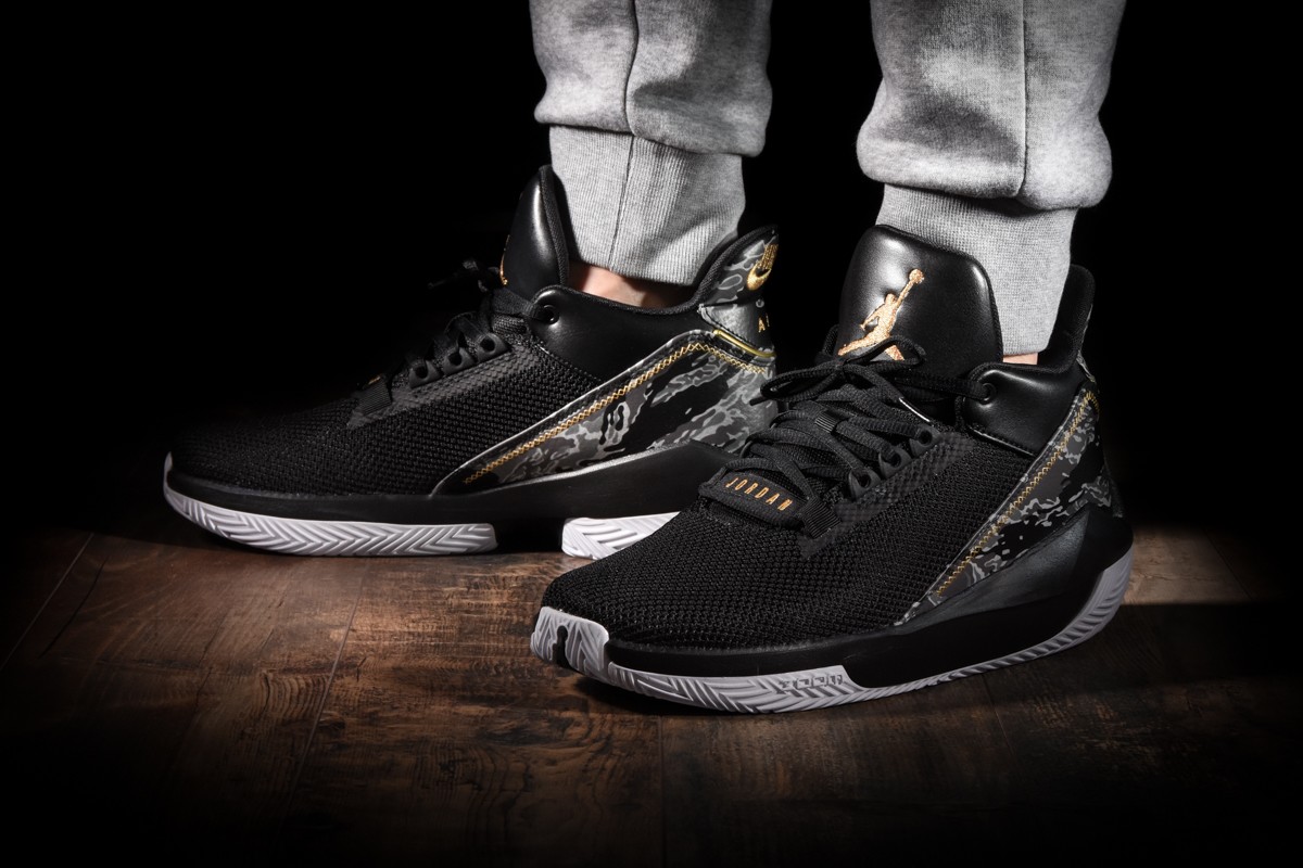 NIKE AIR JORDAN 2X3 BLACK METALLIC GOLD