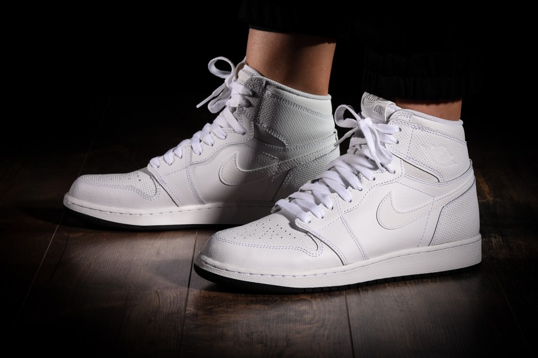 NIKE AIR JORDAN 1 RETRO HIGH OG PERFORATED WHITE