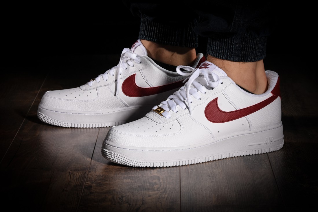 NIKE AIR FORCE 1 LOW WHITE FIRE RED