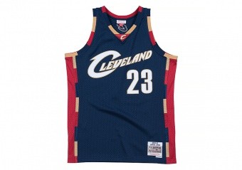 MITCHELL & NESS NBA SWINGMAN JERSEY CLEVELAND CAVALIERS - LEBRON JAMES #23